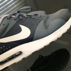 Nike men’s blue air max